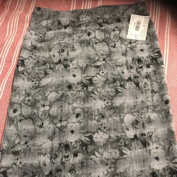 LuLaRoe Dresses & Skirts - LULAROE Cassie skirt